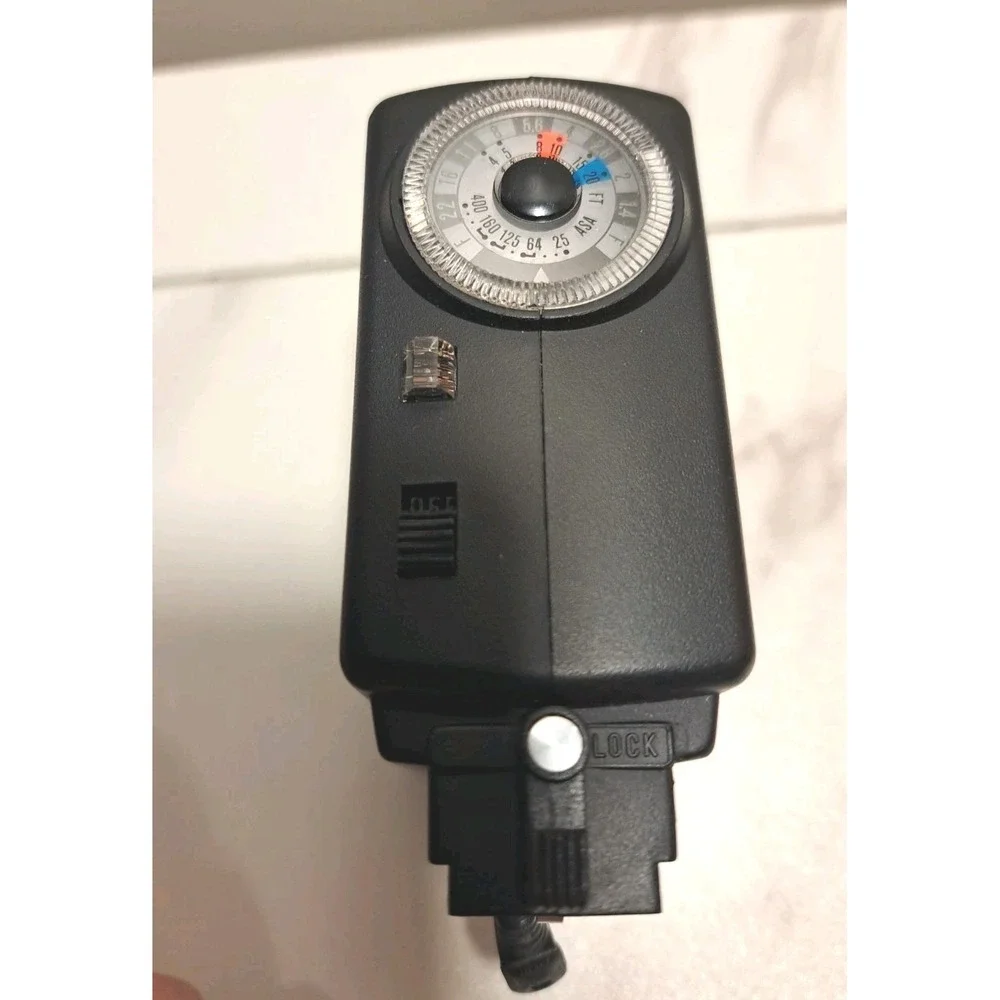 Vtg Vivitar Auto 252 Electronic Camera Flash , Cord , & Case Bundle *Parts Only
